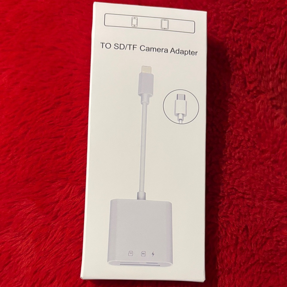 White SD/TF Camera Adapter Card Reader - Compatible with Lightning/USB-C Devices